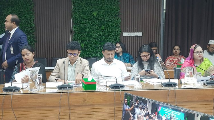 সিইসির সঙ্গে সংলাপে রাজনৈতিক দলগুলোর নেতাকর্মীরা। ছবি: আজকের পত্রিকা