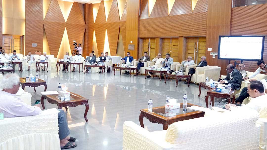 আইনের মাধ্যমে রাষ্ট্রপতির ক্ষমা প্রদর্শনে একমত দলগুলো