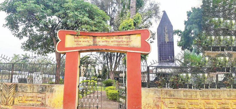 সমাধি-উদ্যানের-প্রবেশ-পথ