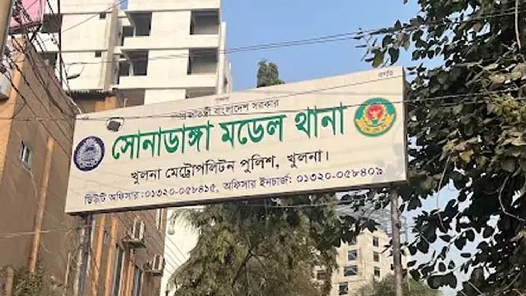 খুলনায় স্ত্রীর সামনে স্বামীকে গুলি ও গলা কেটে হত্যা