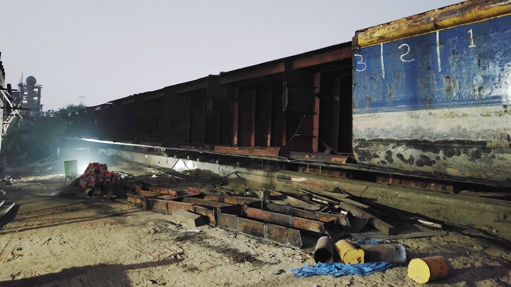 চট্টগ্রাম থেকে ভাড়ায় জাহাজ এনে কেটে বিক্রি, ছাত্রদল নেতাসহ ৭ জনের নামে মামলা