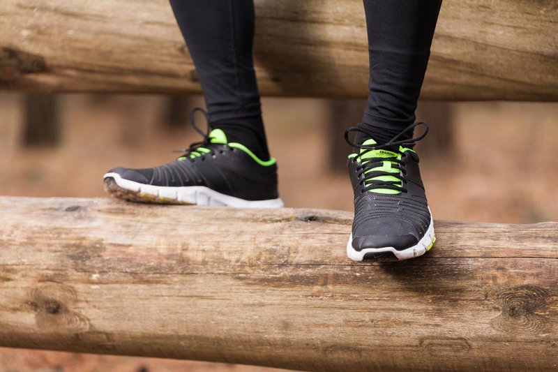 sport-shoes-trunk-photo-freepik