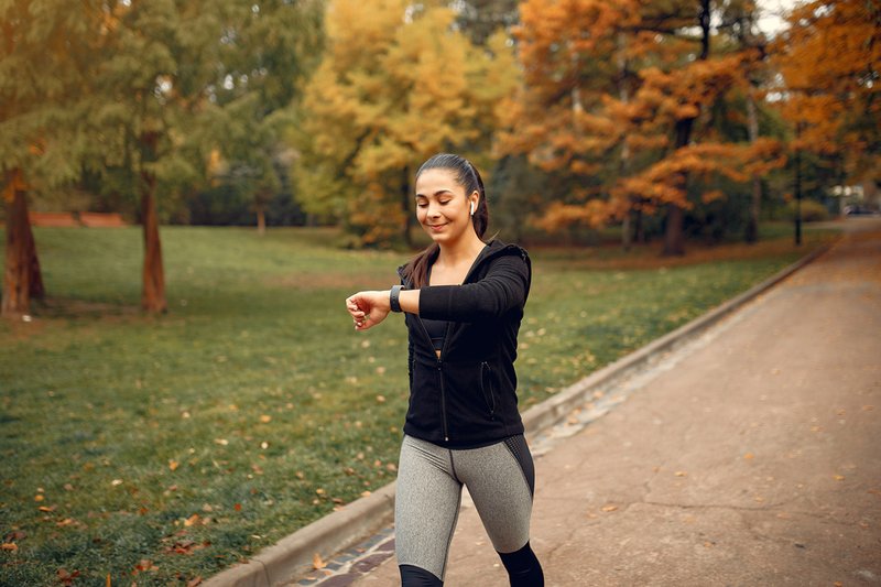 sports-girl-black-top-training-autumn-park