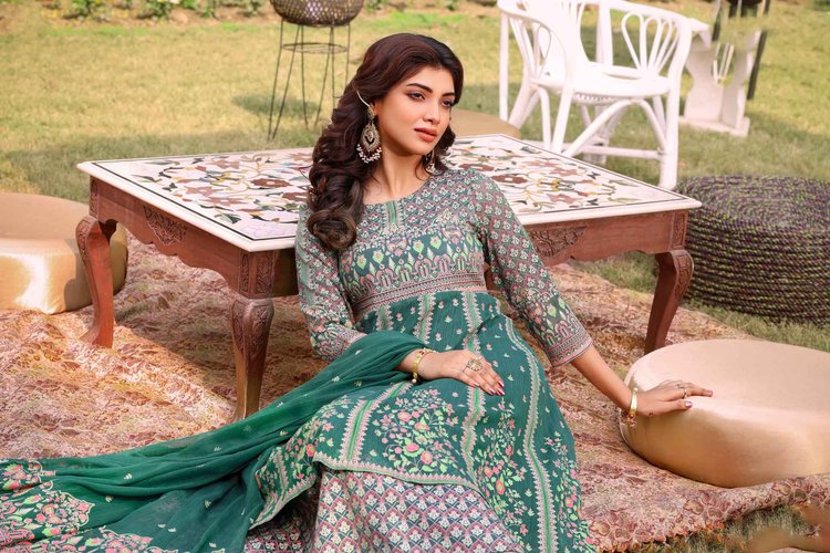 ঈদের আনন্দ বাড়িয়ে দিতে নতুন পোশাকের সংগ্রহ নিয়ে হাজির হয়েছে দেশের সবগুলো ফ্যাশন ব্র্যান্ড। ছবি সৌজন্য: সারা লাইফস্টাইল