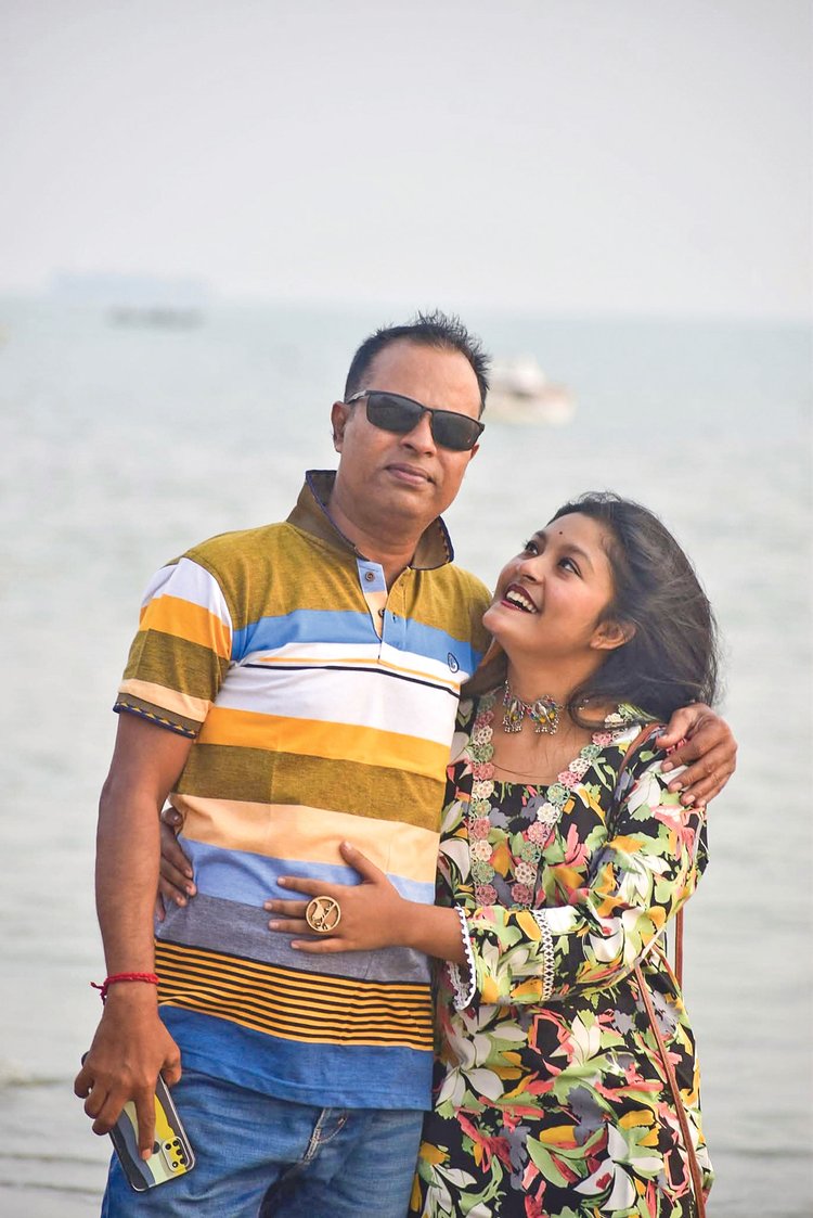 বাবার সঙ্গে শ্রাবণী ধর