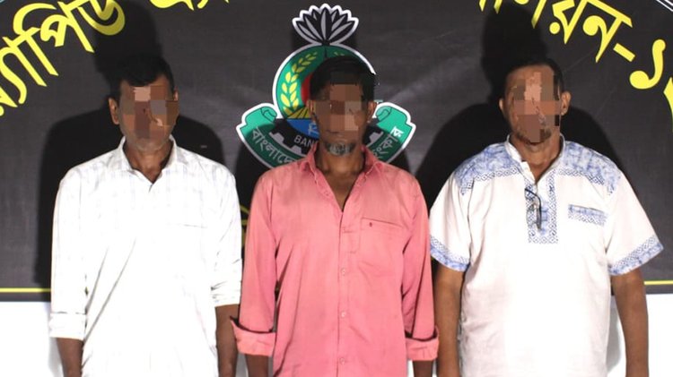 আটক করা তিনজন। ছবি: সংগৃহীত