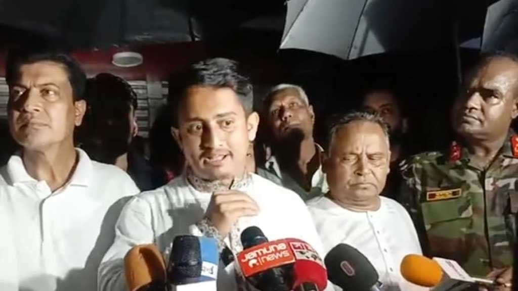 মধ্যরাতে রংপুরে ছুটে এসে যা বললেন সারজিস আলম