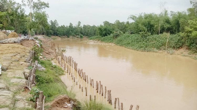 ঝিনাইগাতীর মহারশি নদীর বর্তমান অবস্থা। রোববার বিকেলে তোলা। ছবি: আজকের পত্রিকা