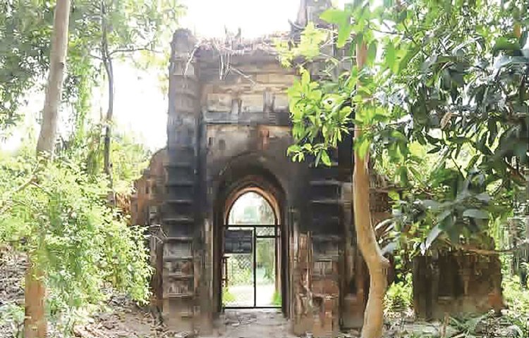 শ্রীপুরের জমিদারবাড়ির তোরণ। ছবিটি সম্প্রতি তোলা। ছবি: আজকের পত্রিকা