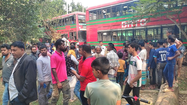 শ্রীপুরে পিকনিকের বাস বিদ্যুতায়িত হয়ে বিশ্ববিদ্যালয়ের ৩ শিক্ষার্থীর মৃত্যু। ছবি: সংগৃহীত