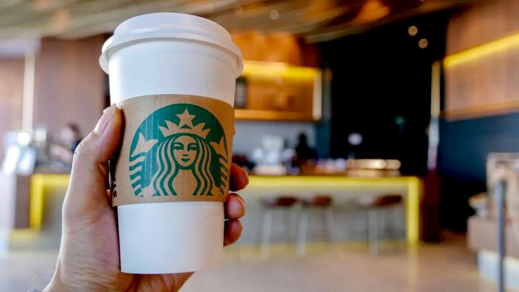 স্টারবাকস কফির কাপেও ঢুকে গেছে রাজনীতি