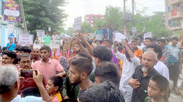 সৈয়দপুরে ইয়াসিন হত্যার বিচারের দাবিতে সড়ক অবরোধ। ছবি: আজকের পত্রিকা