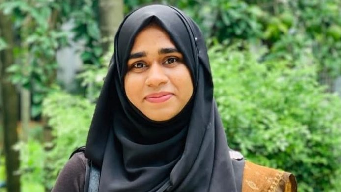 দলীয় আধিপত্যের অভিযোগ তুলে স্বতন্ত্র ভিপি প্রার্থী তাহমিনার ভোট বর্জন