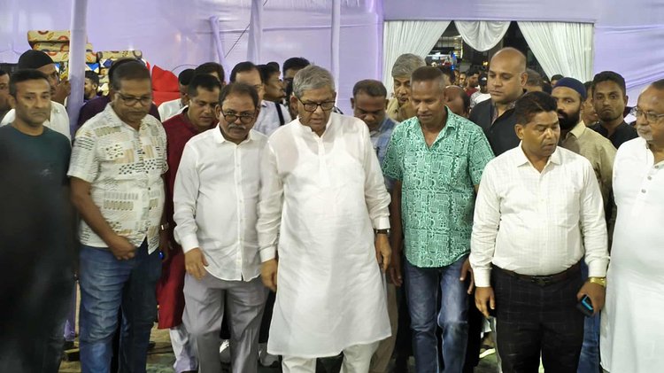 ঠাকুরগাঁওয়ে বিএনপির সম্মেলনস্থল পরিদর্শন করেন মির্জা ফখরুল। ছবি: আজকের পত্রিকা