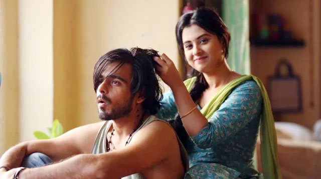 ‘টান’ সিনেমার দৃশ্যে সিয়াম আহমেদ ও শবনম বুবলী। ছবি: সংগৃহীত