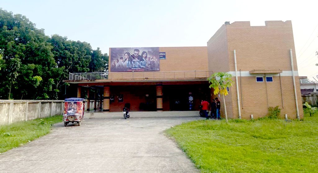 টাঙ্গাইলে ওলামা পরিষদের বিক্ষোভ, সিনেমার প্রদর্শনী বন্ধ