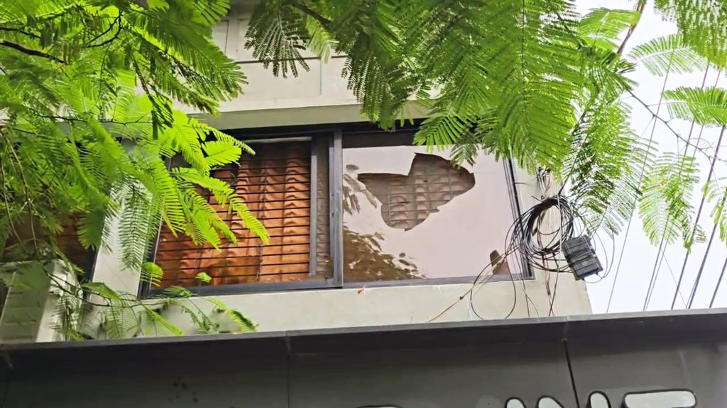 মধ্যরাতে কাদের সিদ্দিকীর বাসভবনে হামলা ও ভাঙচুর