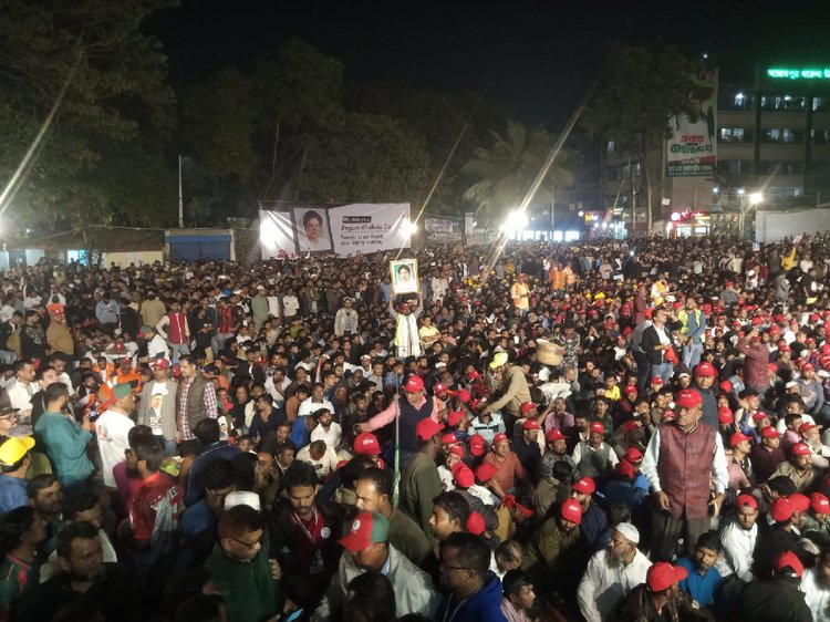 সমাবেশস্থলে নেতা–কর্মীরা। ছবি: আজকের পত্রিকা