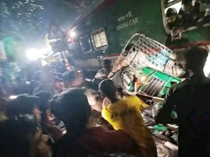 কালুরঘাট সেতুতে দুর্ঘটনা: দায়ী করা হচ্ছে ট্রেনচালককে