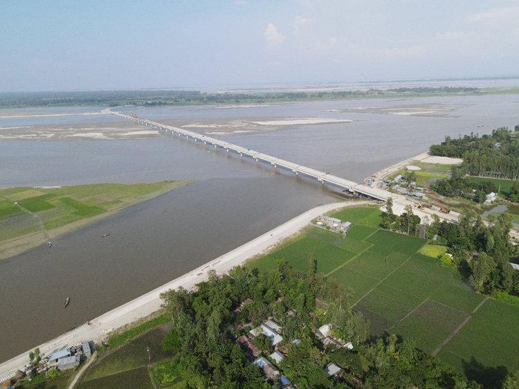 গাইবান্ধা ও কুড়িগ্রাম সীমান্তে নির্মিত তিস্তা সেতু। ছবি: আজকের পত্রিকা
