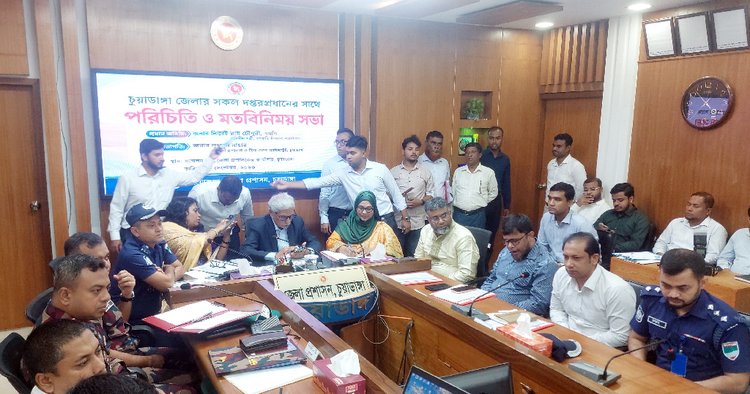 মতবিনিময় সভায় বক্তব্য দেন সংস্কৃতিমন্ত্রী নিতাই রায় চৌধুরী। ছবি: আজকের পত্রিকা
