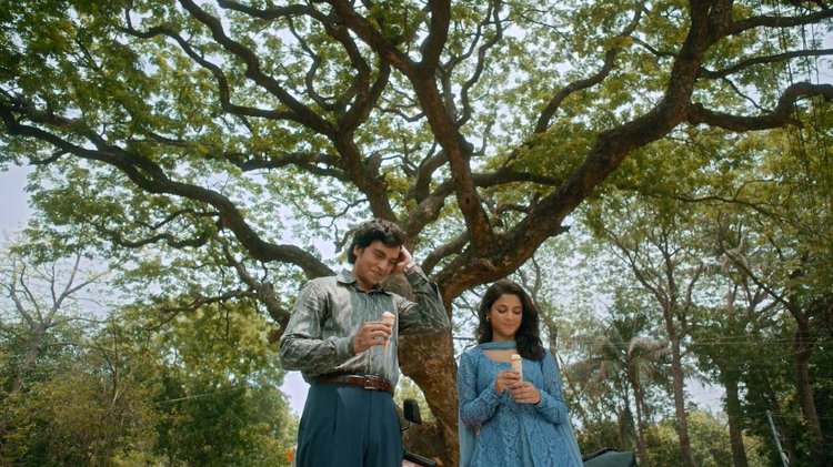 উৎসব সিনেমার দৃশ্যে সৌম্য জ্যোতি ও সাদিয়া আয়মান। ছবি: সংগৃহীত