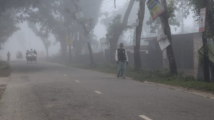 পঞ্চগড় সদর উপজেলার পূর্ব জালাশী এলাকা থেকে আজ সকালে তোলা। ছবি: আজকের পত্রিকা