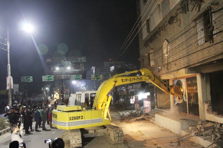 চুয়াডাঙ্গায় আওয়ামী লীগের কার্যালয় ভাঙচুর। ছবি: সংগৃহীত