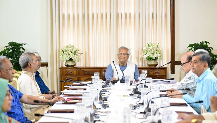 আজ রোববার রাষ্ট্রীয় অতিথি ভবন যমুনায় প্রধান উপদেষ্টা অধ্যাপক ড. মুহাম্মদ ইউনূসের সভাপতিত্বে অনুষ্ঠিত উপদেষ্টা পরিষদের এক বৈঠকে এই খসড়া অনুমোদন করে উপদেষ্টা পরিষদ। । ছবি: প্রেস উইং