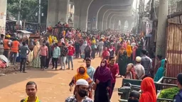 আশুলিয়ায় মজুরি বৃদ্ধির দাবিতে শ্রমিক বিক্ষোভ, পুলিশসহ আহত ১৫