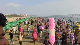 টানা ছুটিতে কক্সবাজারে পর্যটকের ঢল