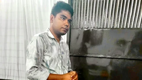 সন্দেহজনক পার্সেল ভুয়া পরিচয়ে আত্মসাতের চেষ্টা, গ্রেপ্তার পুলিশ কনস্টেবল