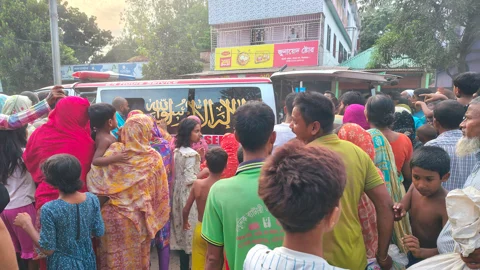 পরিবারের ওপর হামলা থামাতে গিয়ে কবজি হারালেন প্রতিবেশী