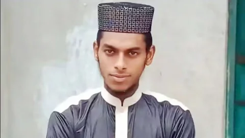 নারকেলগাছ পরিষ্কার করতে গিয়ে বিদ্যুতায়িত হয়ে যুবক নিহত