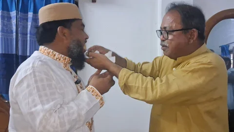 জামায়াতের পরাজিত প্রার্থীর বাসায় ফুল-মিষ্টি নিয়ে হাজির মির্জা ফয়সল