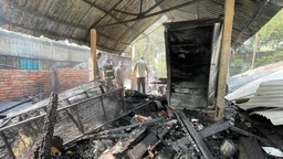 চন্দনাইশে অগ্নিকাণ্ডে ৩ পরিবারের বসতঘর ভস্মীভূত