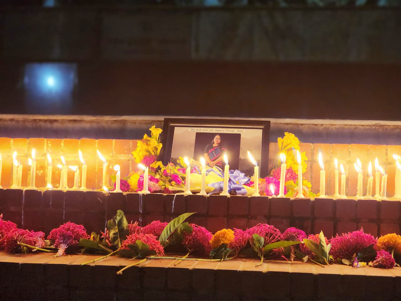 খাগড়াছড়ির মাটিরাঙ্গা উপজেলার সাপমারায় নিজ বাড়িতে ধর্মীয় ও সামাজিক রীতিতে শেষকৃত্য সম্পন্ন হয় রাবি শিক্ষার্থী চেসি ত্রিপুরার। ছবি: আজকের পত্রিকা