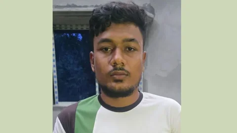 ‘স্নাইপারের অভাব ছিল’ মন্তব্যের জেরে আইনের আওতায় বাবা-ছেলে, সন্ধ্যা পর্যন্ত মামলা নেই