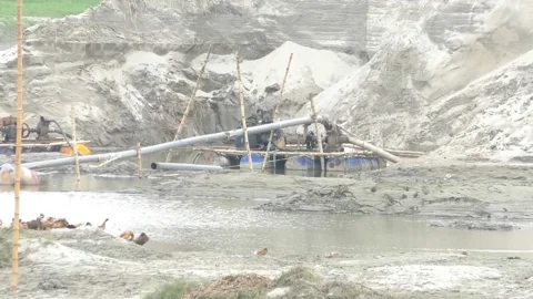 ইজারার আড়ালে চাড়ালকাটা নদী কেটে বালুর বাণিজ্য, ঝুঁকিতে তিস্তা সেচ ক্যানেল  
