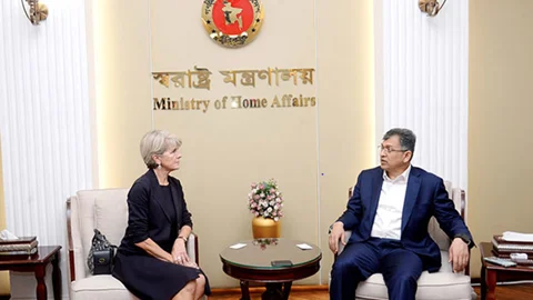রোহিঙ্গা সংকটের টেকসই সমাধানে আন্তর্জাতিক সম্প্রদায়কে আরও কার্যকর ভূমিকার আহ্বান স্বরাষ্ট্রমন্ত্রীর