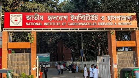 অস্ত্রোপচারের জন্য রোগীদের মাসের পর মাস অপেক্ষা