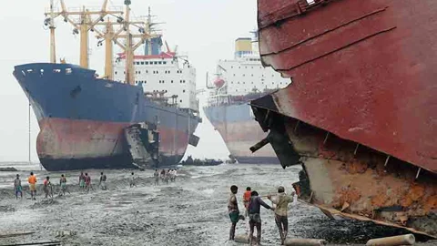 লাল থেকে কমলা রঙে জাহাজভাঙা শিল্প, স্বার্থ কার—প্রশ্ন বাপার