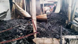 গাজীপুরে আগুনে পুড়ল ৭ দোকান