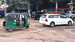 জরিমানার পরও সিএনজি ফিলিং স্টেশনে কাভার্ড ভ্যানে গ্যাস বিক্রি