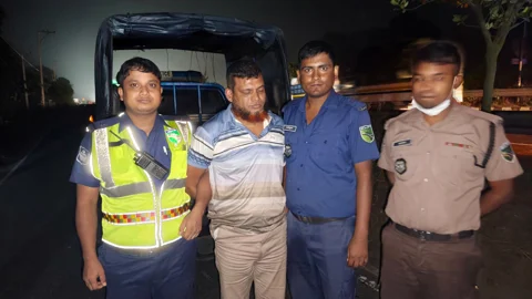 মহাসড়কে ডাকাতির ৯ গরুসহ ধরা ৩৪ মামলার আসামি