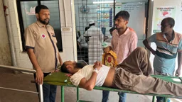 ৭ দিনের আল্টিমেটাম দিয়ে ঢামেকের অ্যাম্বুলেন্স ধর্মঘট স্থগিত 
