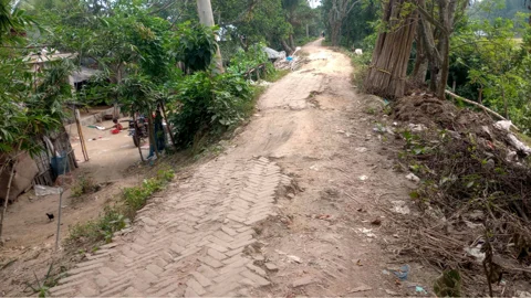 নওগাঁয় ১৪ কিলোমিটার সড়কের বেহাল দশা, দুর্ভোগে হাজারো মানুষ