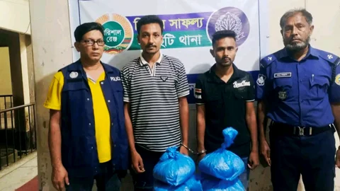 নলছিটিতে প্রায় সোয়া ৩ কেজি গাঁজাসহ ২ কারবারি আটক
