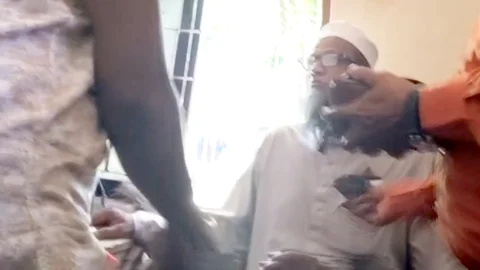 বোদা ভূমি অফিসের তিন কর্মচারীর বিরুদ্ধে ঘুষের অভিযোগ, ভিডিও ভাইরাল