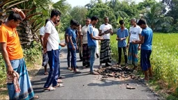 নির্মাণের এক সপ্তাহেই পায়ের ঘষায় উঠে যাচ্ছে কার্পেটিং